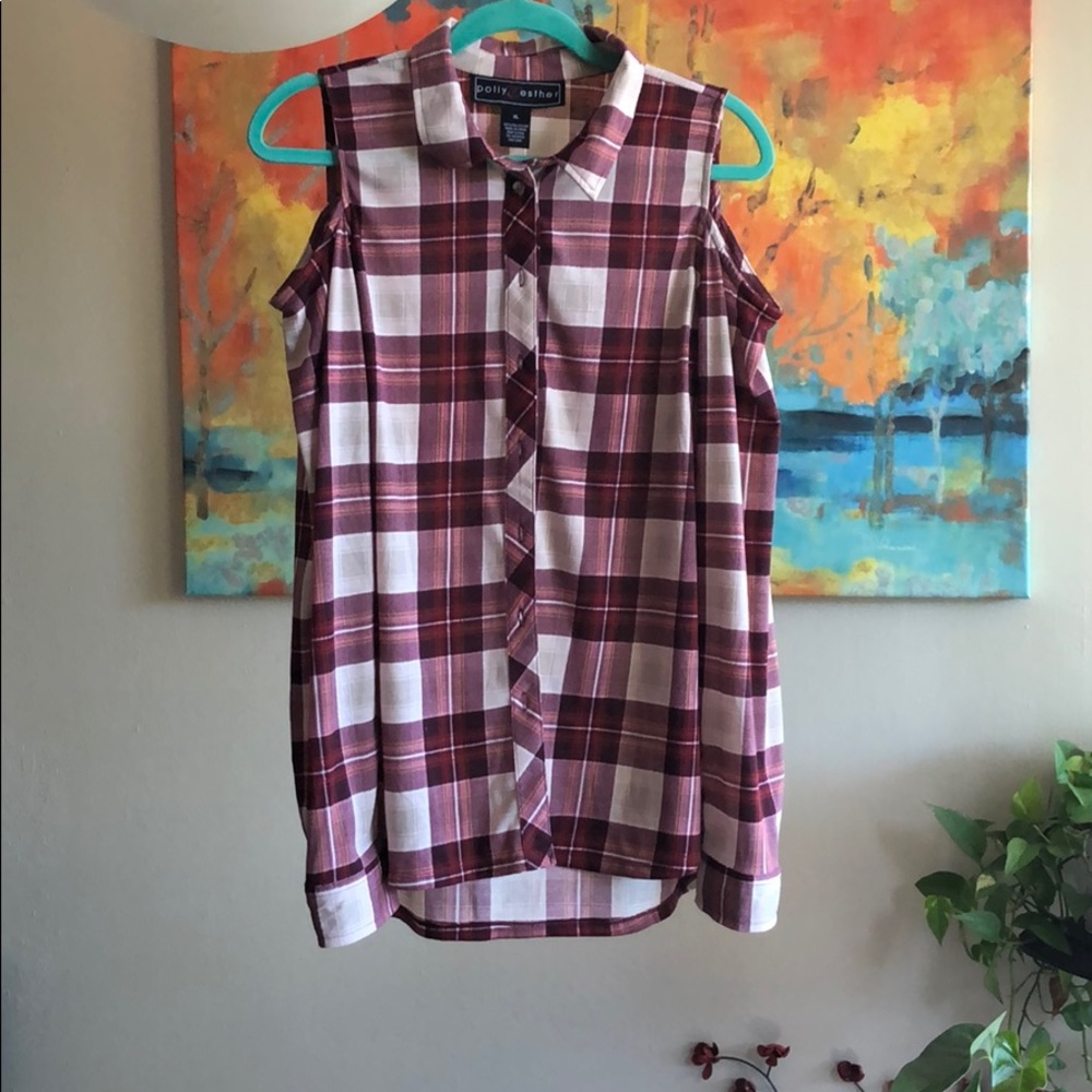 Long-sleeved, peep-shoulder top